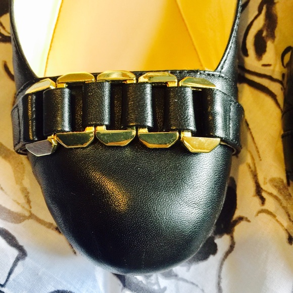 Monet Round Toe Black Flats with Gold Detailing - Picture 2 of 7